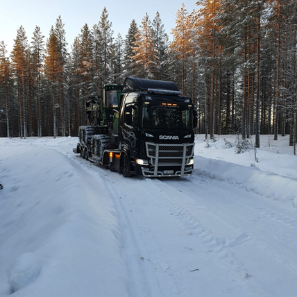 metsäkoneen kuljetus